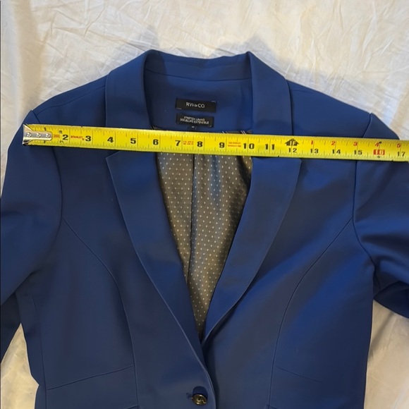 RW&CO. Elegant Blue Women's Blazer with stretch lining. Size 10. - Picture 11 of 13
